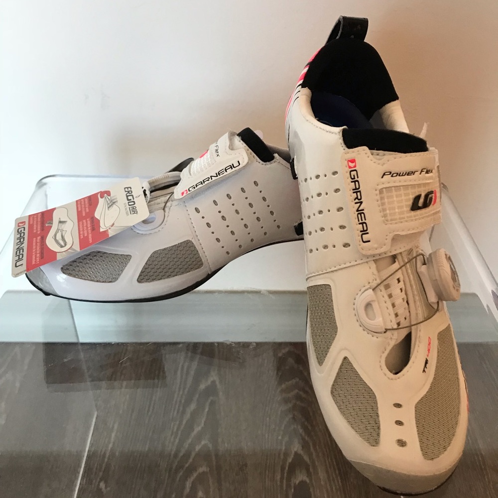 Cycling / Triathlon shoes. *NEW WITH TAGS*